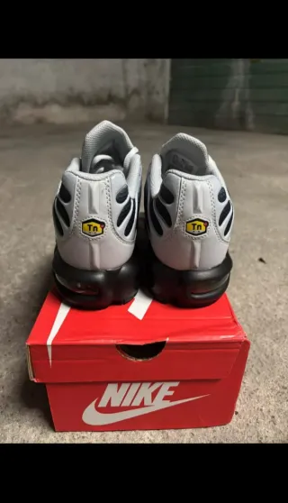 Zapatillas Nike Air Max Plus Gris Naranja