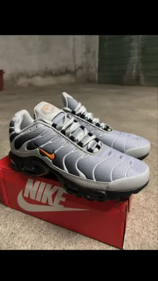 Zapatillas Nike Air Max Plus Gris Naranja