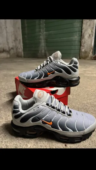 Zapatillas Nike Air Max Plus Gris Naranja