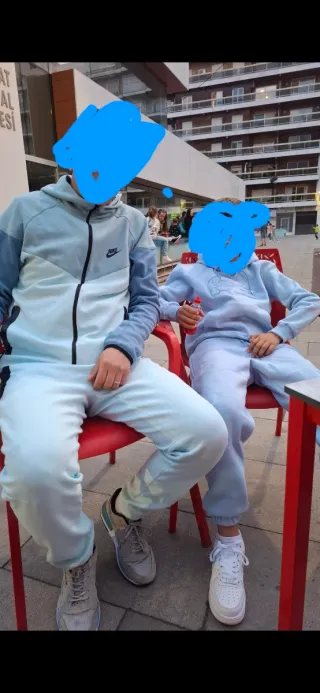 Conjunto deportivo Nike azul y blanco