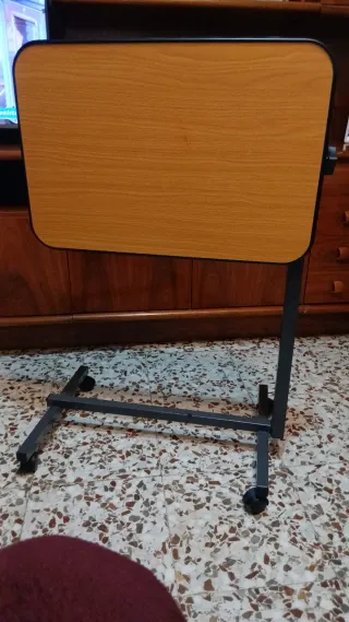 Mesa auxiliar cama madera y metal