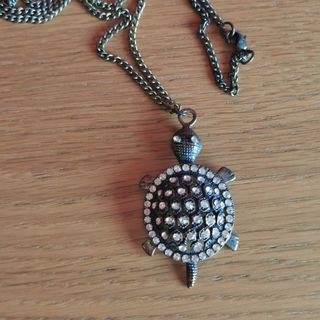 Colgantes varios con piedras