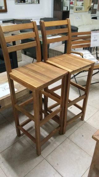 Taburete de madera con respaldo