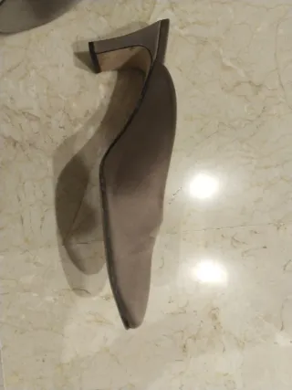 Zapatos de fiesta AVINÓ marrón topo claro