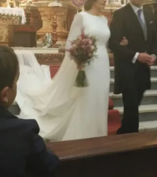 Novia Franc Saravia.Detalle pedrería espalda/puños