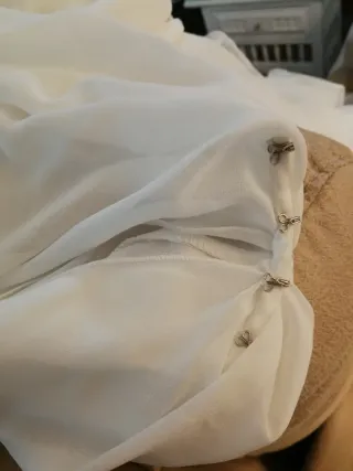 Novia Franc Saravia.Detalle pedrería espalda/puños