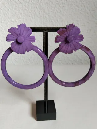 Pendientes flor flamenca morado