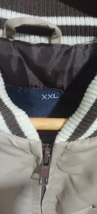 Cazadora bomber beige y marrón