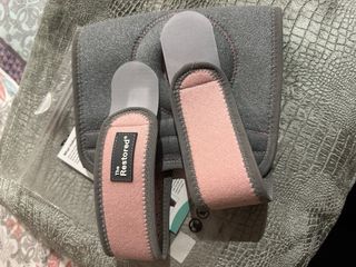 Rodillera de soporte rosa y gris