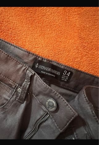 Pantalón gris Stradivarius