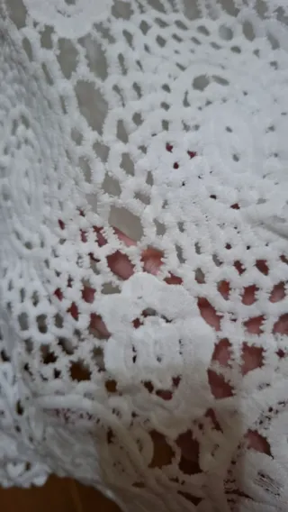 Blusa elegante encaje blanco , un blanco nieve