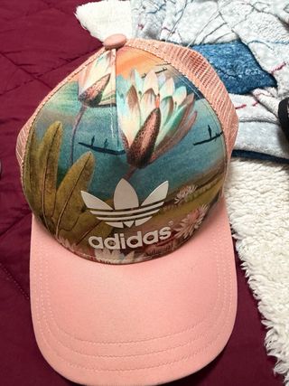 Gorra negra con logo blanco 7 capelli