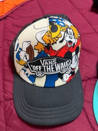 Gorra negra con logo blanco 7 capelli