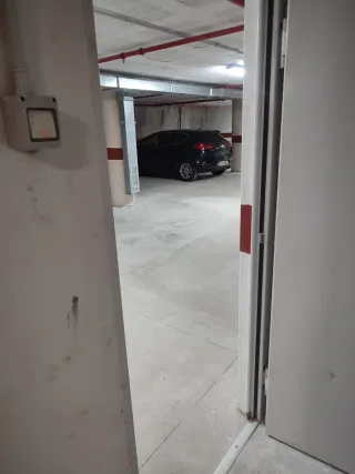 Plaza de garaje con ascensor de fácil acceso