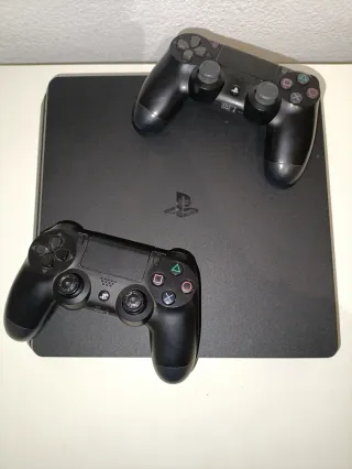 PS4 (PlayStation 4) slim Negra + 2 Mandos