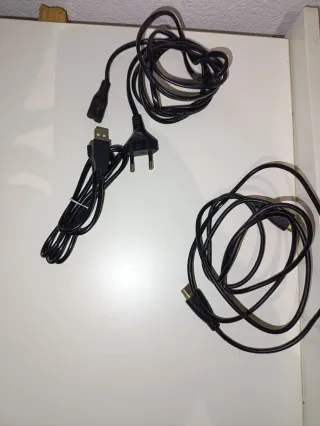 PS4 (PlayStation 4) slim Negra + 2 Mandos