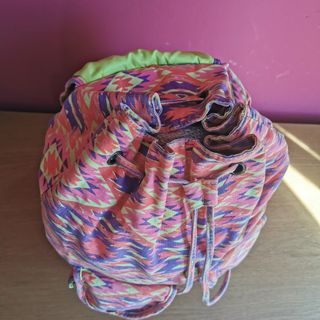 Mochila mediana estampada