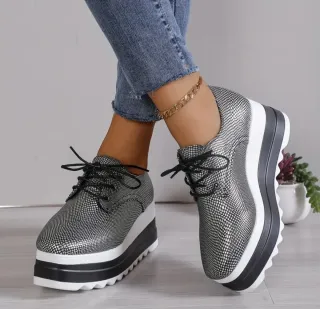 Mocasines grises/negros con plataforma