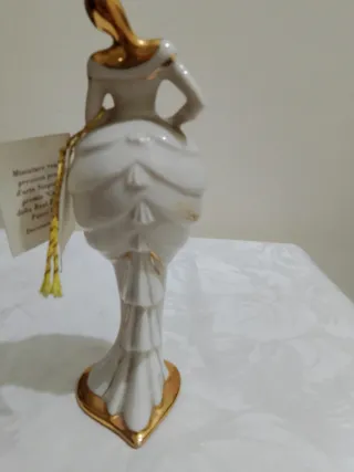 Dama porcellana Capodimonte oro e bianco