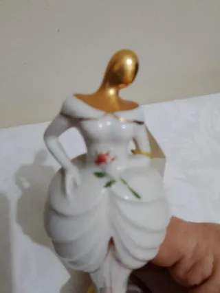 Dama porcellana Capodimonte oro e bianco