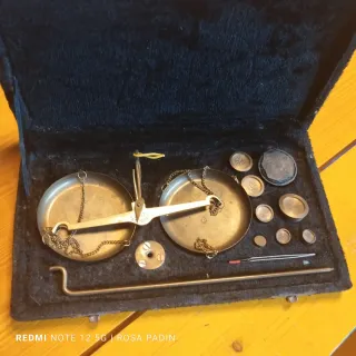 Balanza romana gramera con pesas