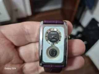 Reloj Gucci Cuarzo Púrpura y Plateado