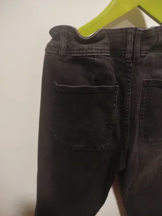 Pantalones Zara negros cropped