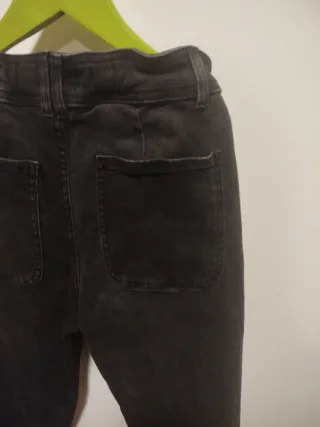 Pantalones Zara negros cropped