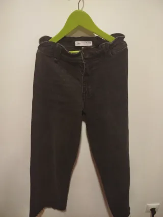 Pantalones Zara negros cropped