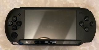 Console PSP nera + 3 giochi in perfette condizioni