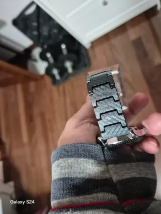 Reloj deportivo rojo con cronógrafo