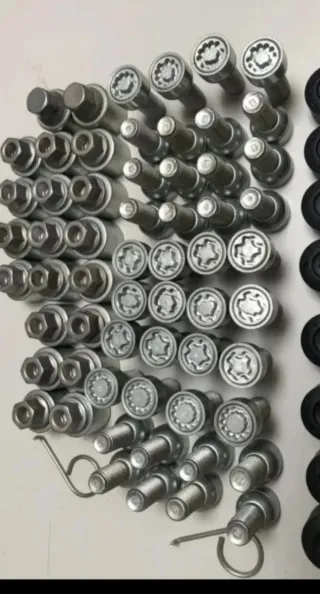 Se vende tornillos antirrobo VW GOLF MK7 AUDI SEAT