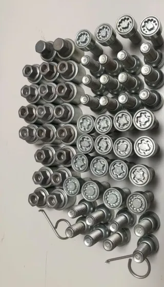 Se vende tornillos antirrobo VW GOLF MK7 AUDI SEAT