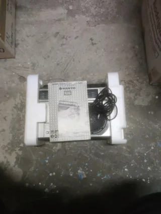 Radio Cassette Sanyo M2438L Plata