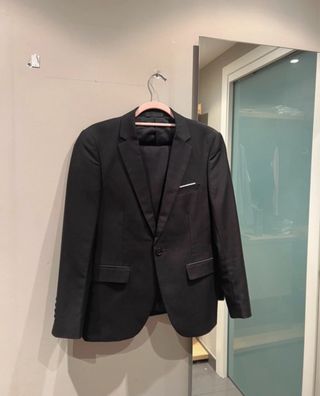 Traje negro elegante