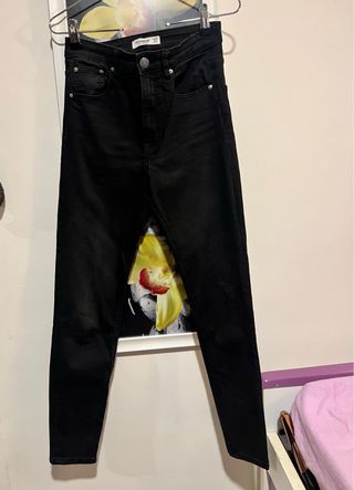 Pantalón pitillo negro de mujer Pull&Bear T36