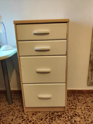 Cajonera de madera y plástico
