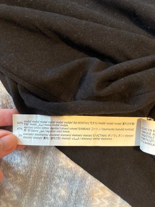 Camiseta negra de manga larga