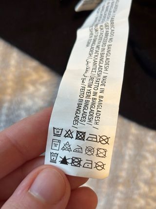 Camiseta negra de manga larga