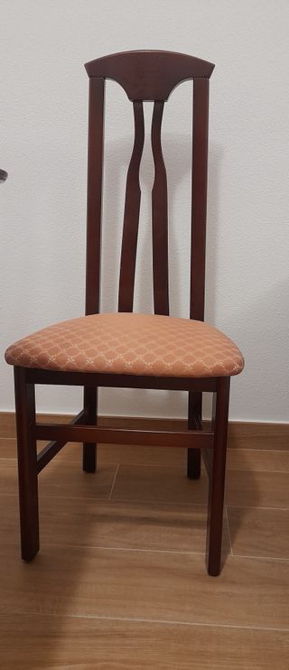 Mesa de comedor de madera con 4 sillas