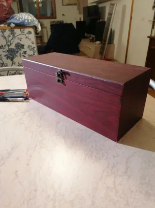 Scatola in legno con chiusura