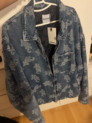 Chaqueta vaquera Bershka estampada de hombre