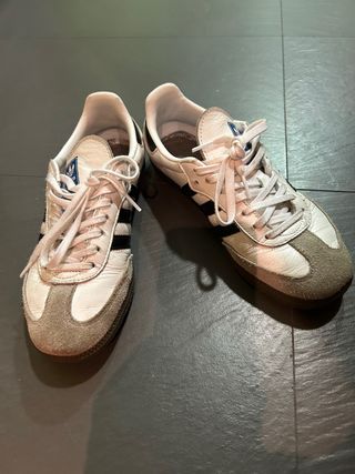 Zapatillas Adidas Blancas y Grises