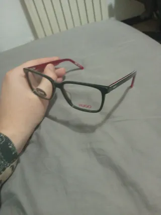 Gafas Hugo Boss Negras y Rojas