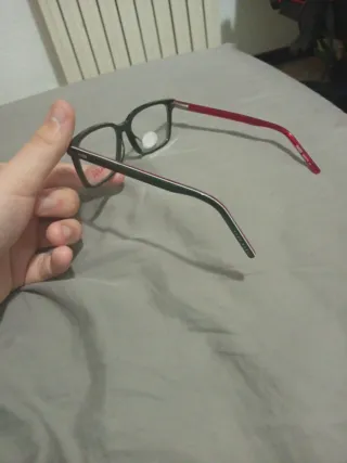 Gafas Hugo Boss Negras y Rojas