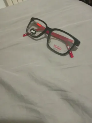 Gafas Hugo Boss Negras y Rojas