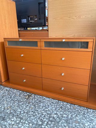 CONJUNTO CÓMODA Y MESITAS DE NOCHE