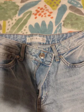 Vaqueros desgastados azules