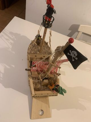 Barco pirata de madera para jugar