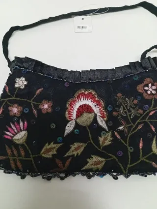 Bolso de fiesta negro bordado